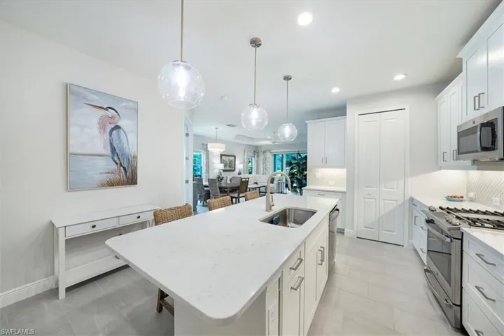 2409  Ariane  DR, Naples, FL 34112