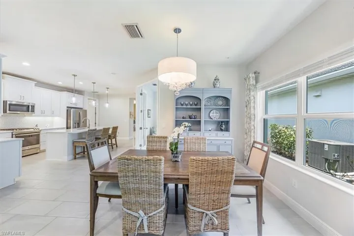 2409  Ariane  DR, Naples, FL 34112