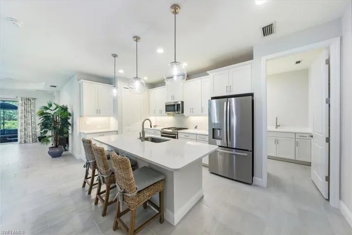 2409  Ariane  DR, Naples, FL 34112