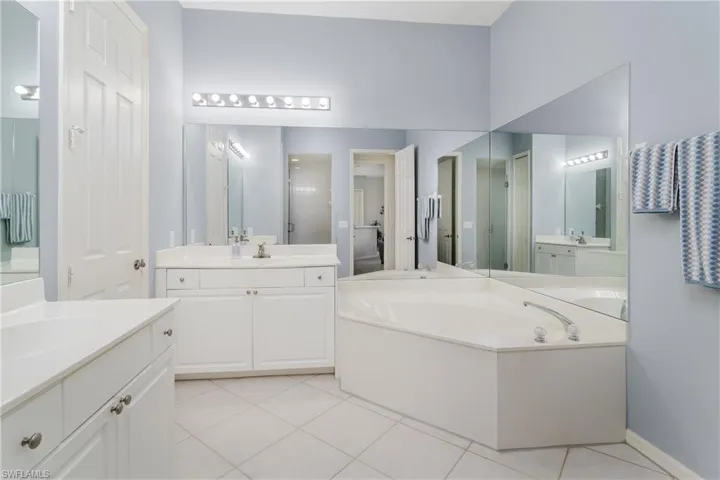 1265 Egrets Lndg # 202, Naples Fl 34108