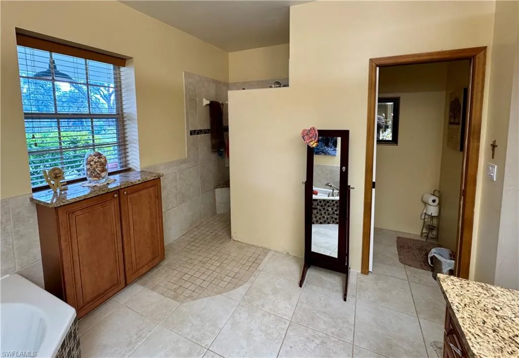 4691 Long Lake DR, Fort Myers, FL 33905,225048214