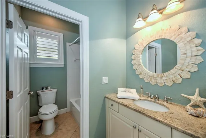 Full bathroom #4