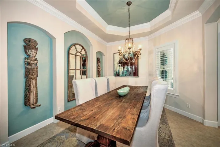 This dinning room exudes elegance !