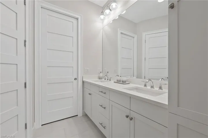 6403  Negril Isle  DR, Naples, FL 34113