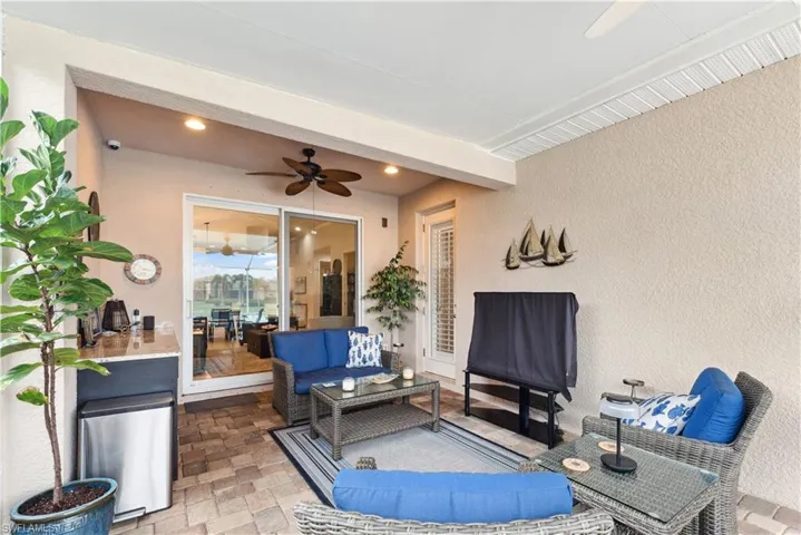 View of patio / terrace with an outdoor living space