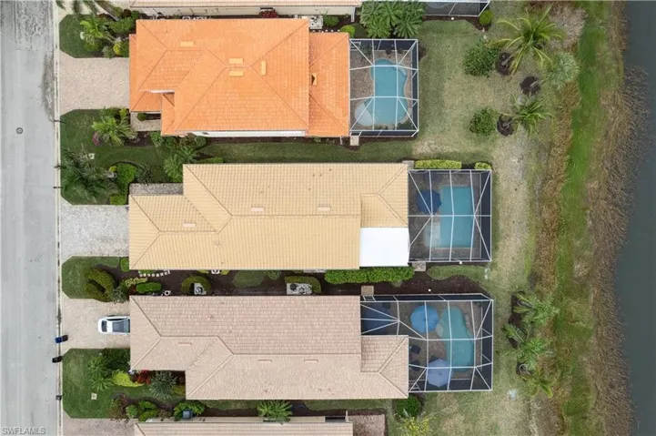Birds eye view of property