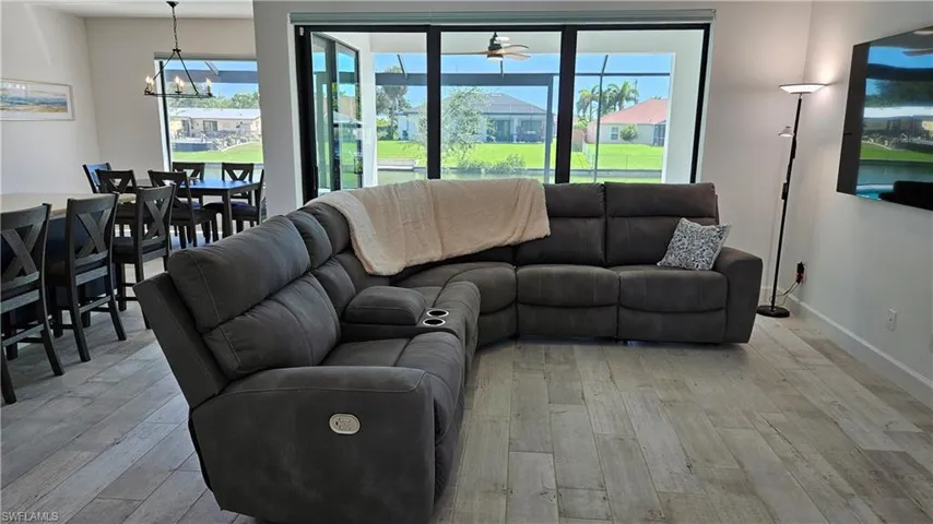 136 Kamal Pkwy, Cape Coral, Florida 33904