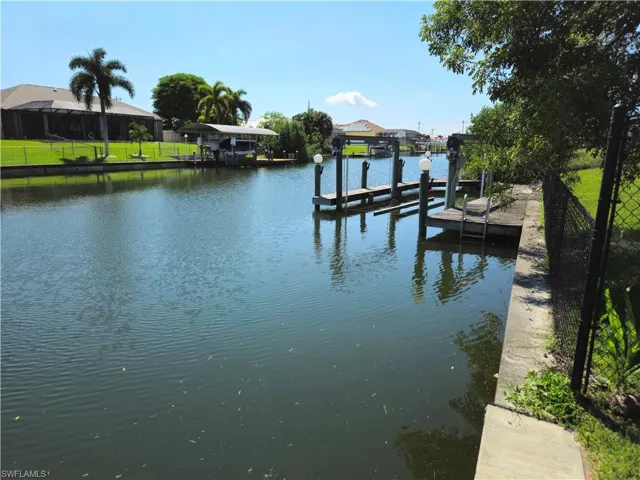 136 Kamal Pkwy, Cape Coral, Florida 33904