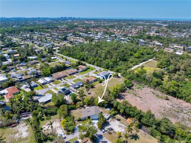 Corner lot minutes from the Gulf!