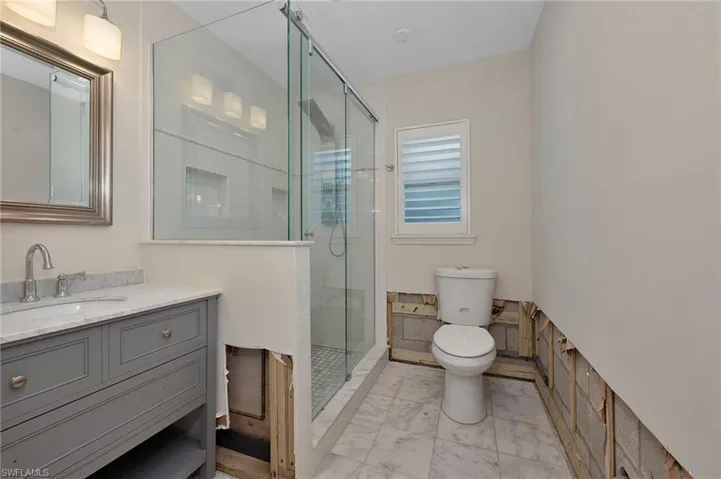 Guest bathroom.