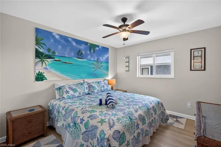 Guest bedroom 2 with KING SIZE BED!