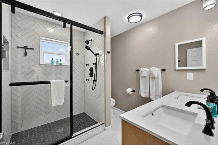 Master bath with large Walkin shower and multiple shower heads!
