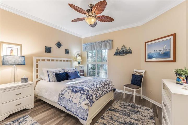Guest bedroom w/custom closets
