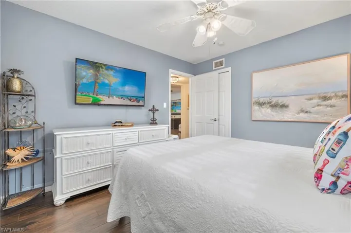 Guest bedroom