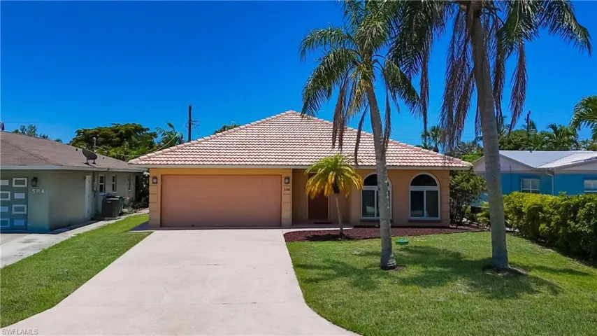 580  103rd N AVE, Naples, FL 34108