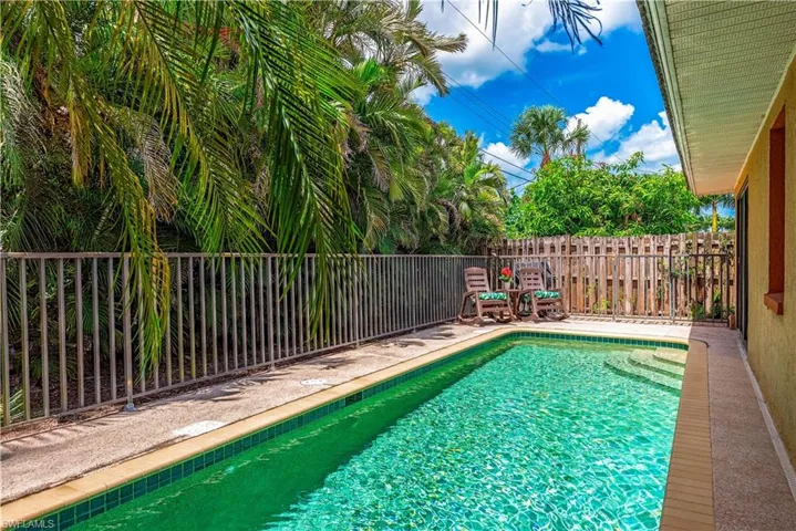 580  103rd N AVE, Naples, FL 34108