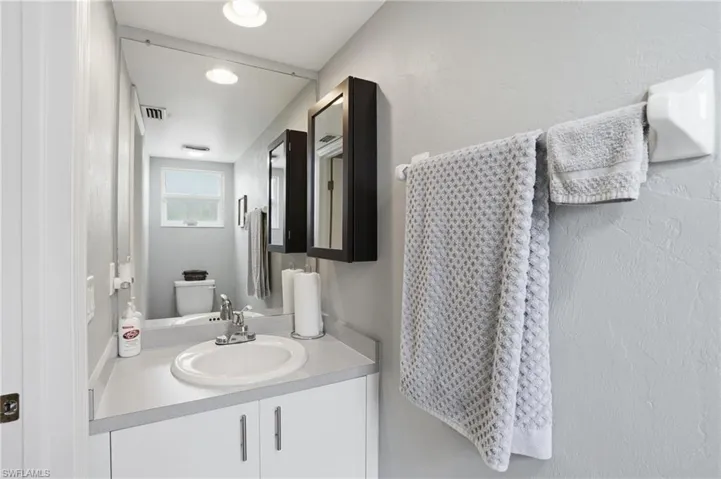 20 Cosmopolitan Dr 4, Lehigh Acres, Florida 33936