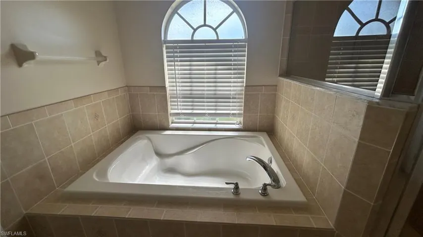 2117 Nw 14th Ter, Cape Coral, Florida 33993