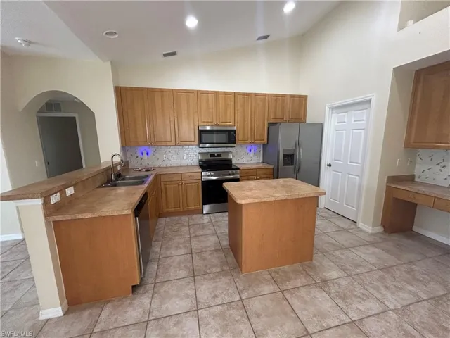 2117 Nw 14th Ter, Cape Coral, Florida 33993