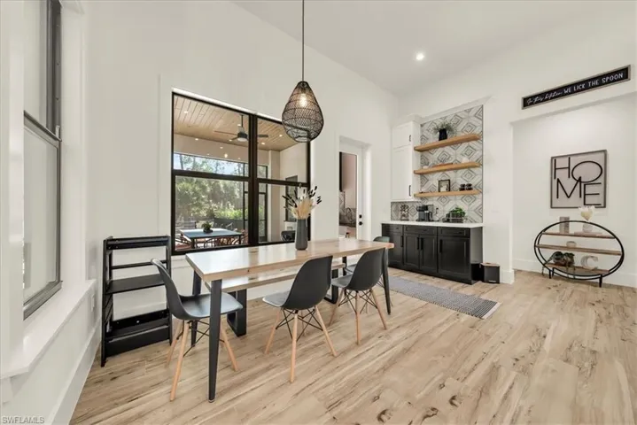 Kitchen dining