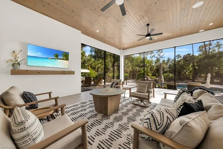 Covered/ Screened Lanai