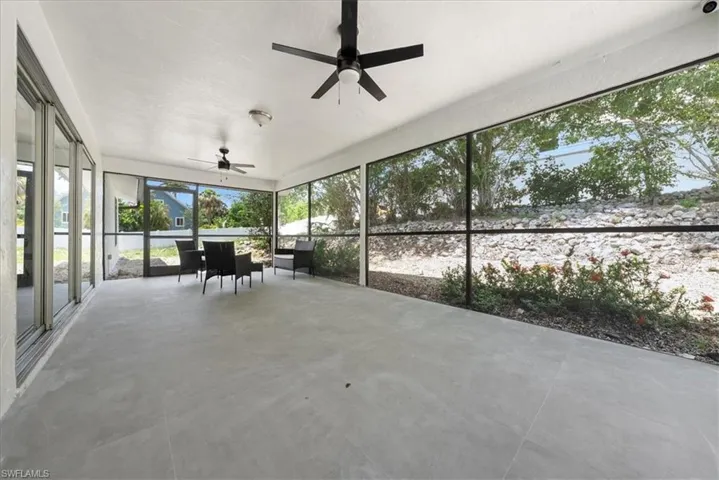 Sunroom / solarium featuring a ceiling fan