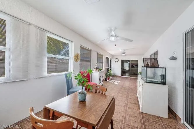Sunroom / solarium with ceiling fan