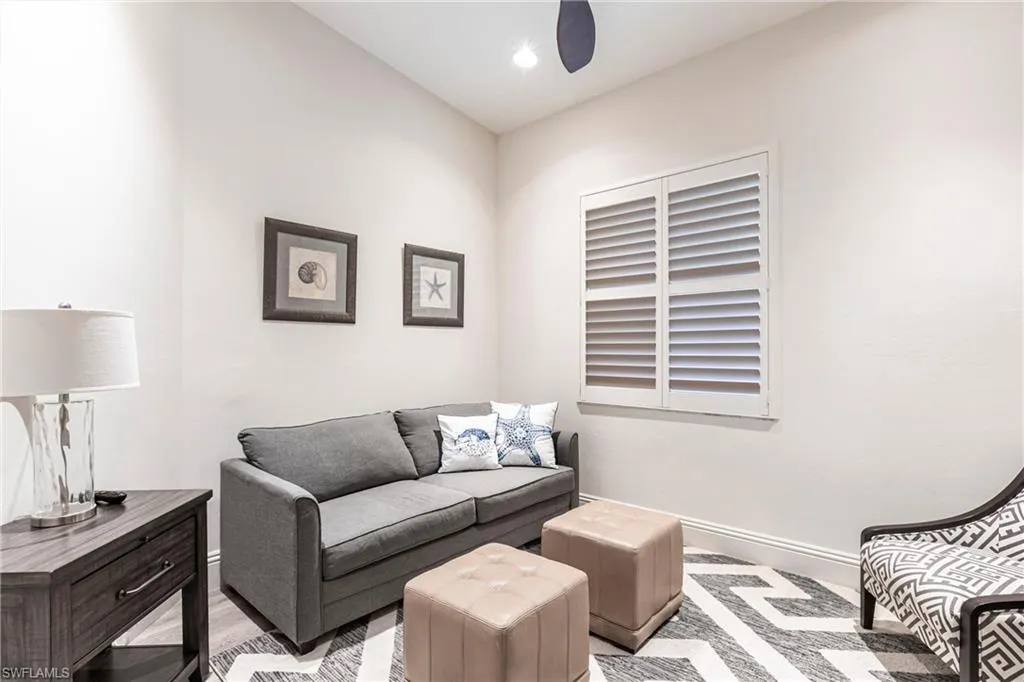 831 Sailaway LN, Naples, FL 34108,225041420