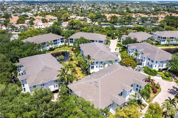 Birds eye view of property featuring a residential view