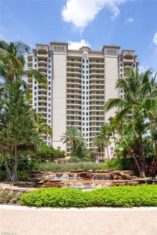 View of apartment building / complex