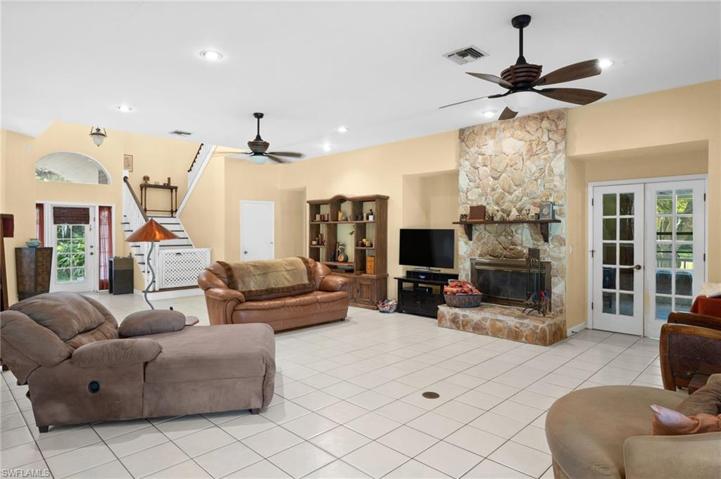 4300 River Grove Ln, Fort Myers, FL 33905