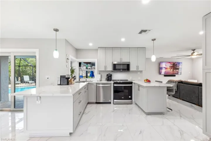 6042  Macbeth  LN, Fort Myers, FL 33908
