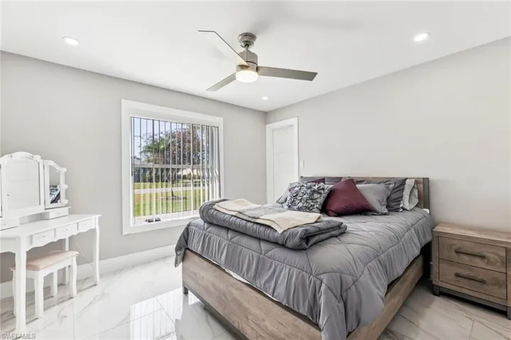6042  Macbeth  LN, Fort Myers, FL 33908
