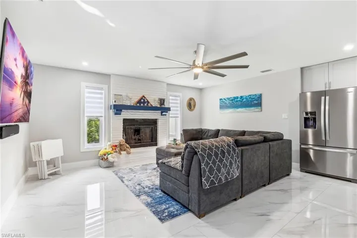 6042  Macbeth  LN, Fort Myers, FL 33908