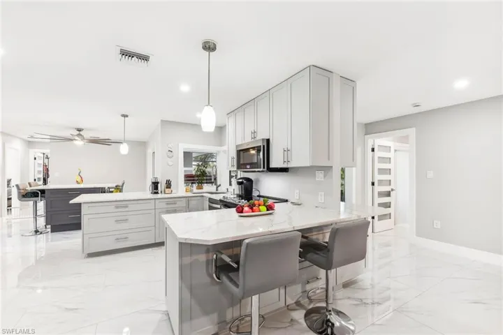 6042  Macbeth  LN, Fort Myers, FL 33908