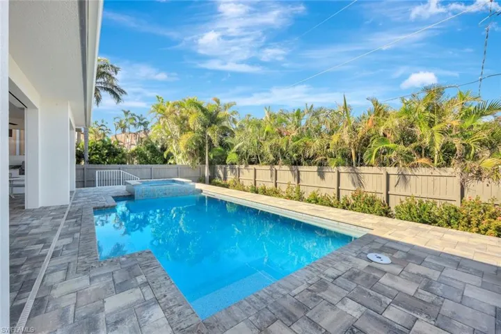 Pool & Spa