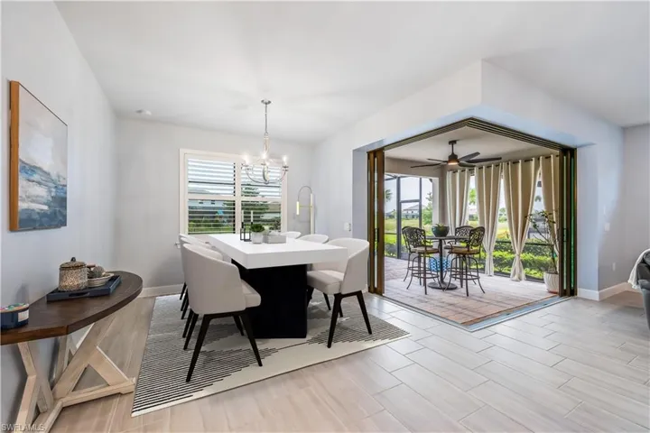 Virtually staged w/ Dining Table & Chairs
