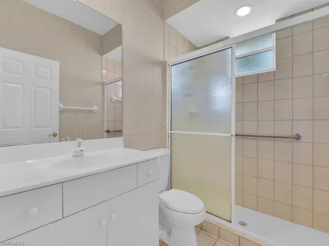 Guest/Pool Bath