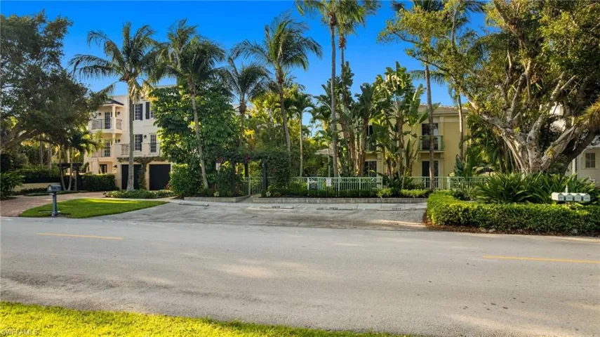 445  3rd S AVE, Naples, FL 34102