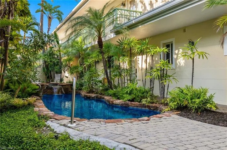 445  3rd S AVE, Naples, FL 34102