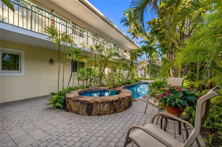 445  3rd S AVE, Naples, FL 34102
