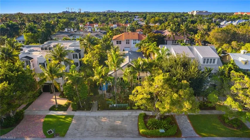 445  3rd S AVE, Naples, FL 34102