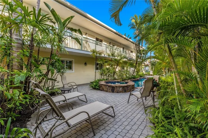 445  3rd S AVE, Naples, FL 34102