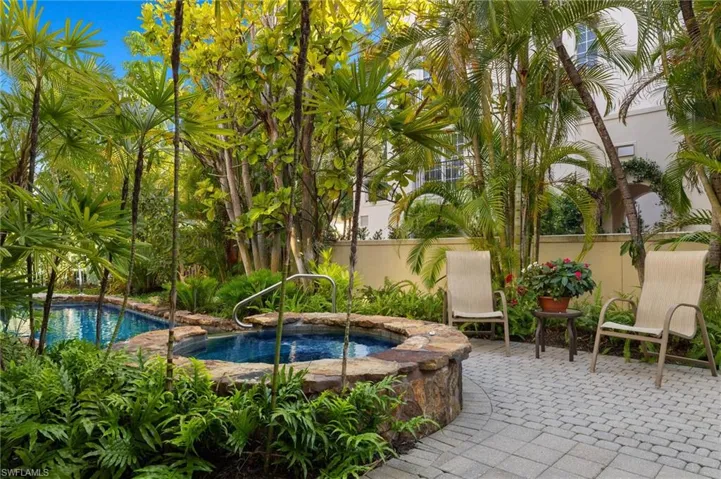 445  3rd S AVE, Naples, FL 34102