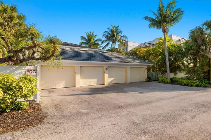 445  3rd S AVE, Naples, FL 34102