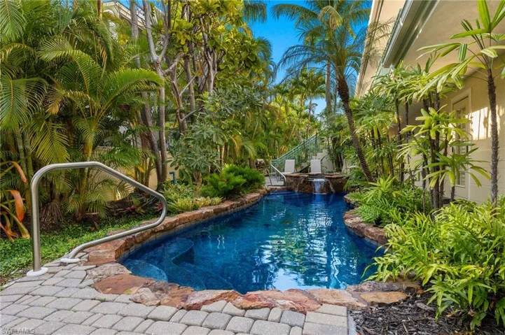 445  3rd S AVE, Naples, FL 34102