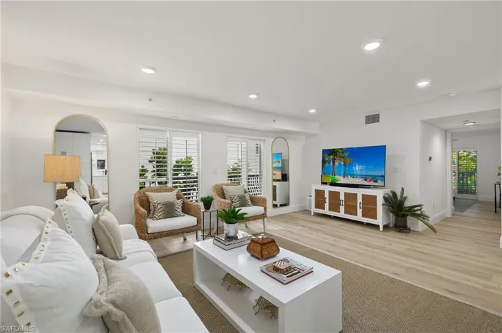 445  3rd S AVE, Naples, FL 34102