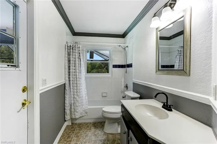 Guest Bathroom w/Pool Access