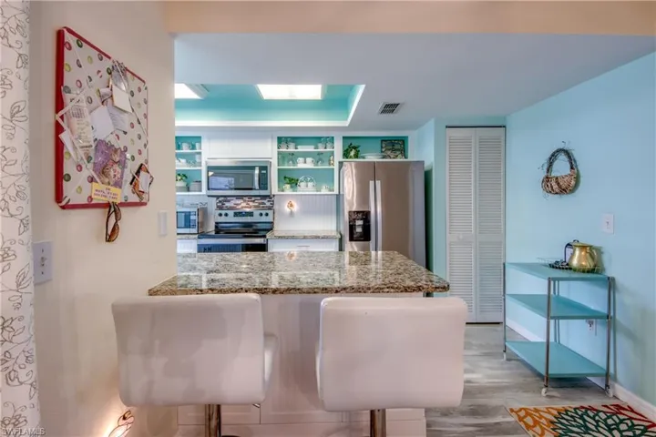 GRANITE BREAKFAST BAR.