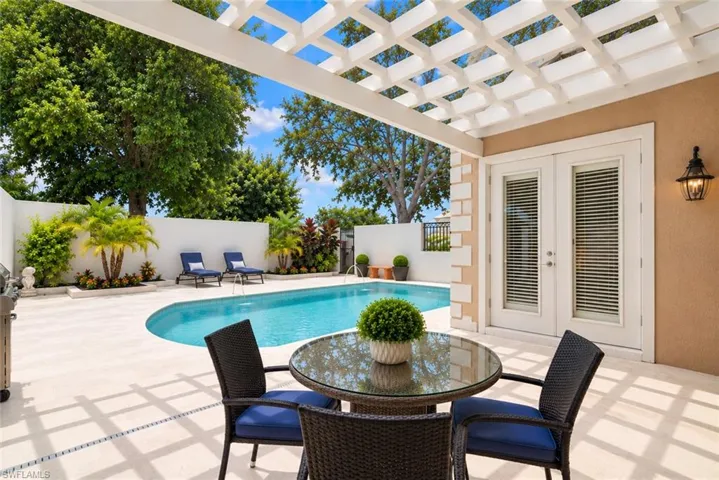 4840 Boulevard Ct, Naples, Florida 34103